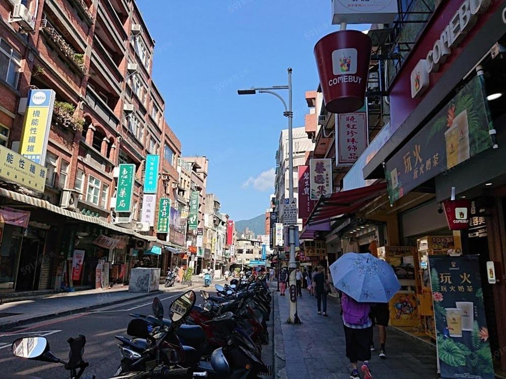 淡水老街歡樂便利民宿 Tamsui Esterno foto